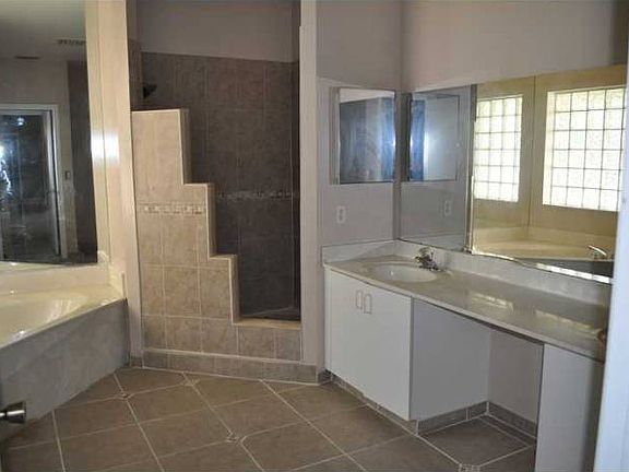 5th image of 16347 Malibu Dr #18