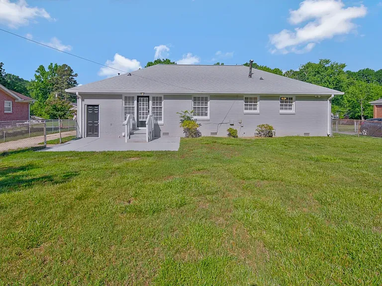 4207 Gladstone Ln — Photo 8