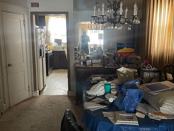3rd image of 5826 Kemble Ave