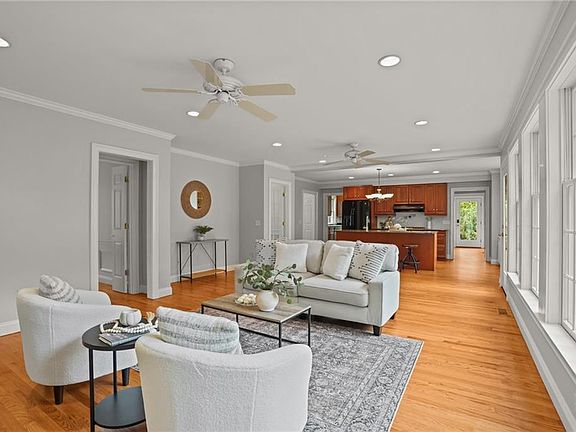 3rd image of 15 Windmill Ln E