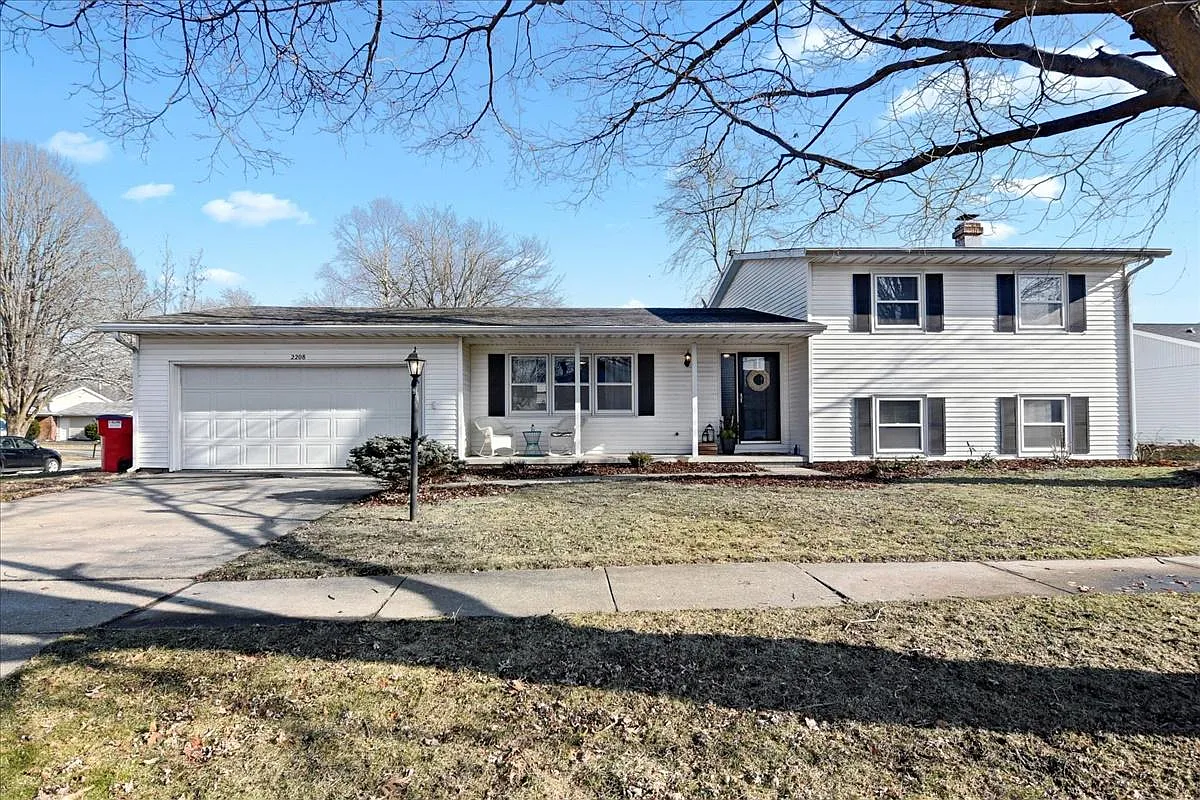 2208 Rebecca Dr photo 1