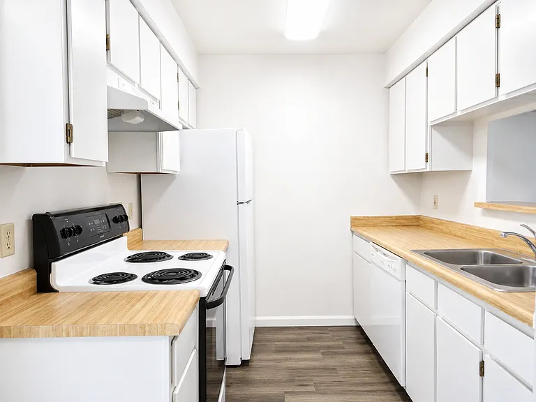 Moraine View Apartments — Photo 6