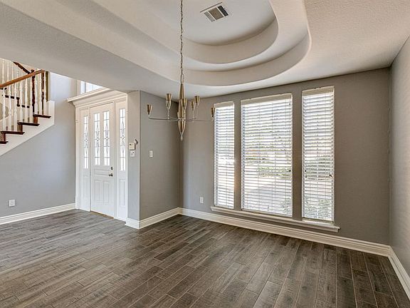 5th image of 826 Hills Creek Dr