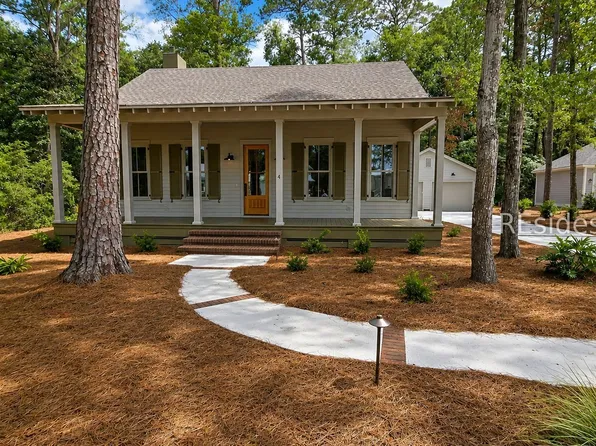 4 Flyway Dr, Beaufort, SC 29907