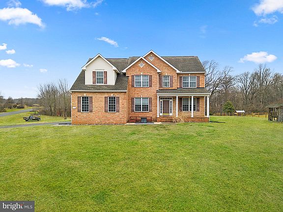 2nd image of 204 Bishops Grant Dr