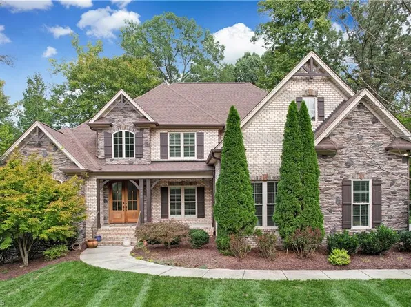 6830 Trace Dr, Browns Summit, NC 27214