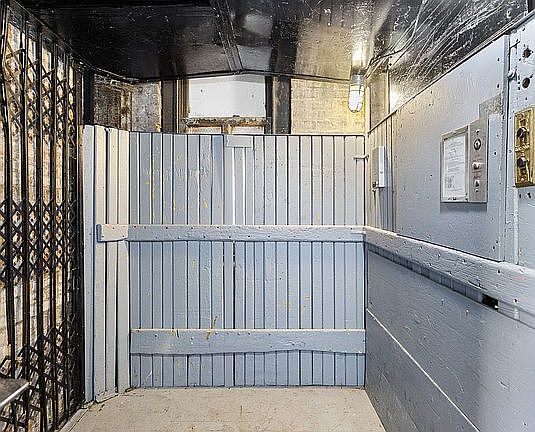 5th image of 238 Melrose St