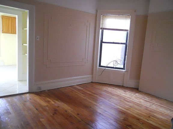 2nd image of 624 Park Pl APT 4R