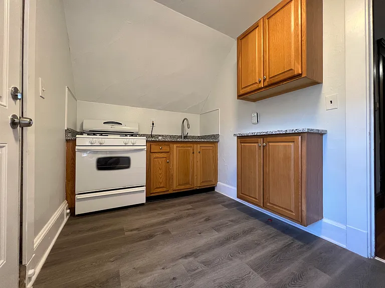 739 Whitney Ave #3 — Photo 7