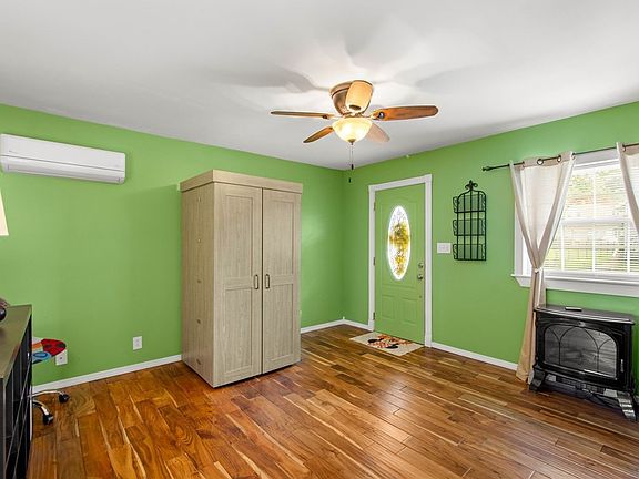 3rd image of 233 N 18th Ave