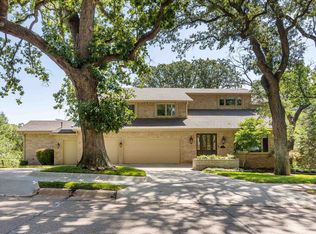 215 Bellevue Blvd S, Bellevue, NE 68005