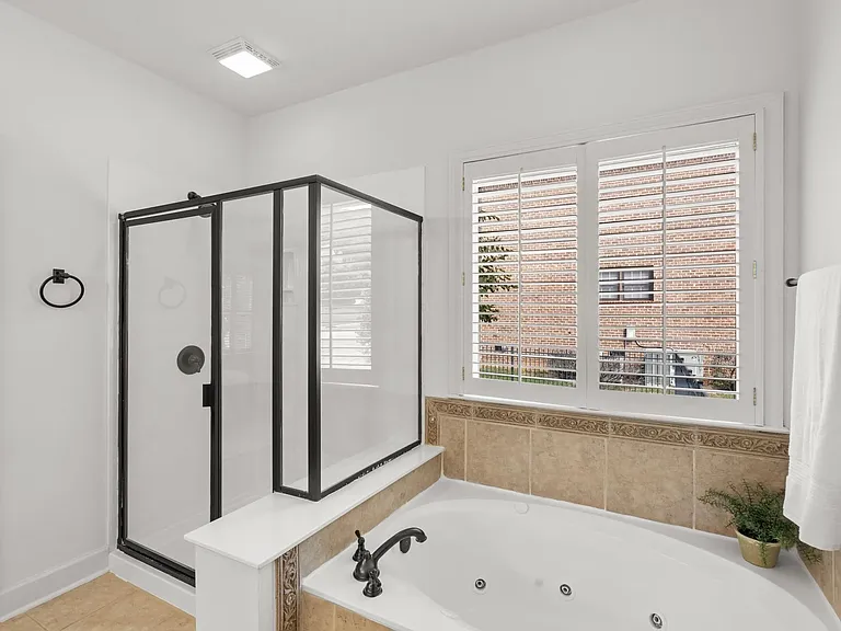 401 Beauchamp Cir — Photo 14