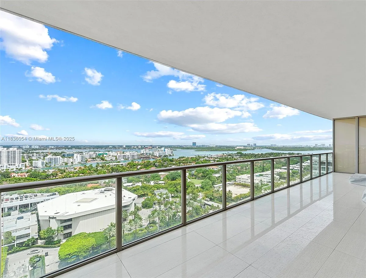 Building Photo - 9705 Collins Ave #1905N