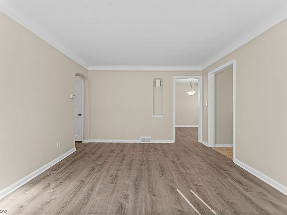 5th image of 4262 W 215th St