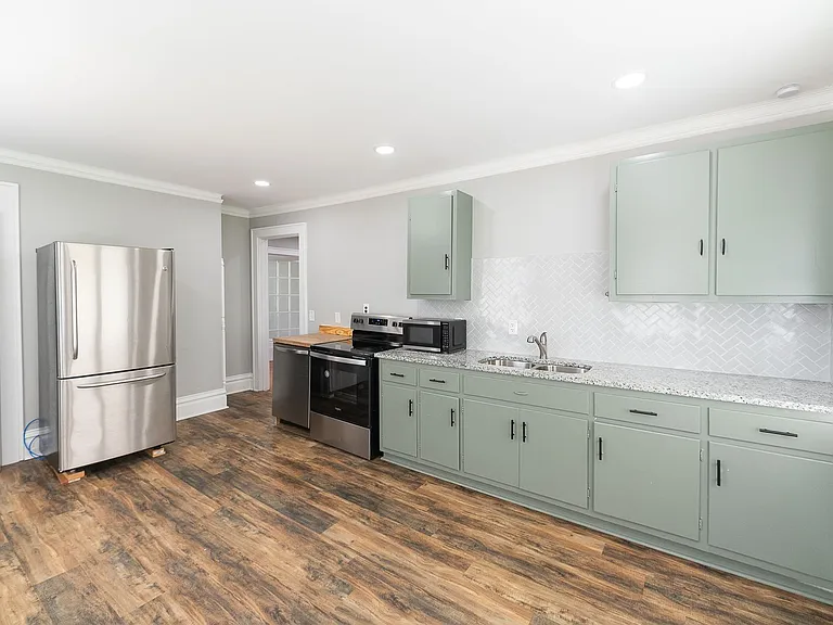 501 Steele St — Photo 13