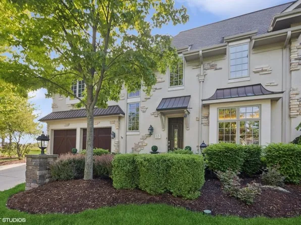 13 Willowcrest Dr, Oak Brook, IL 60523