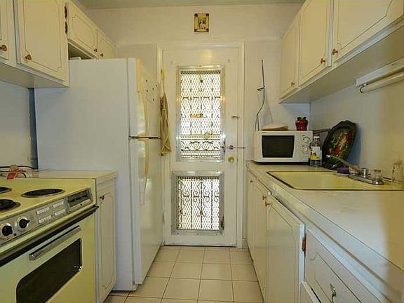 3rd image of 16701 NE 13 Av 208 #208