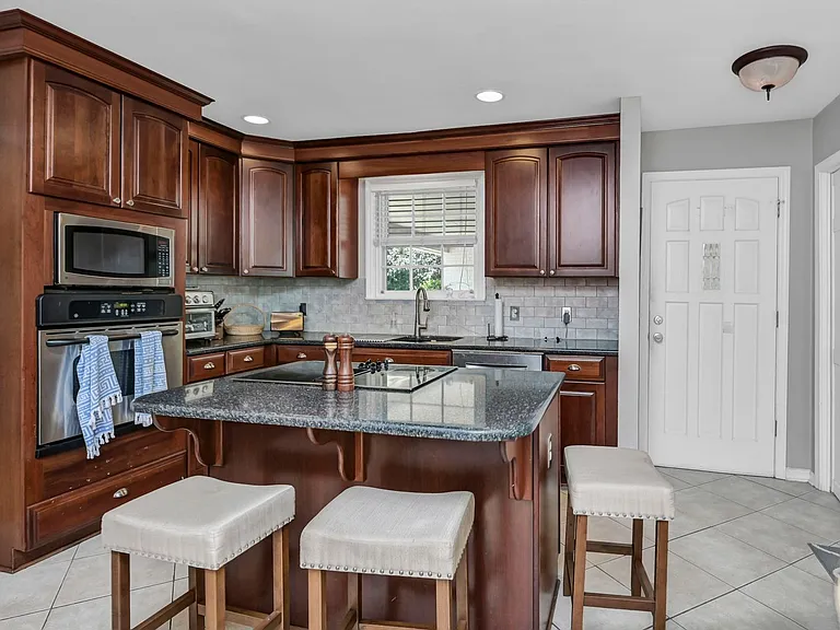1 Leconte Ct — Photo 11