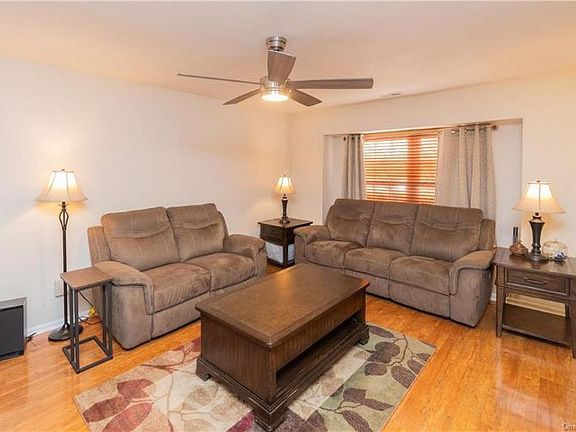 3rd image of 256 Quassaick Ave Unit 18