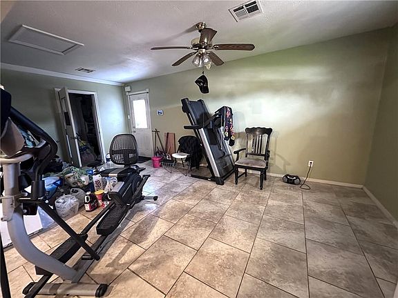 4th image of 1013 Sandalwood Dr