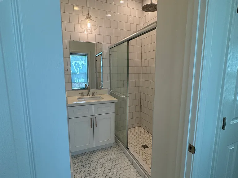 1215 Leonidas St — Photo 9