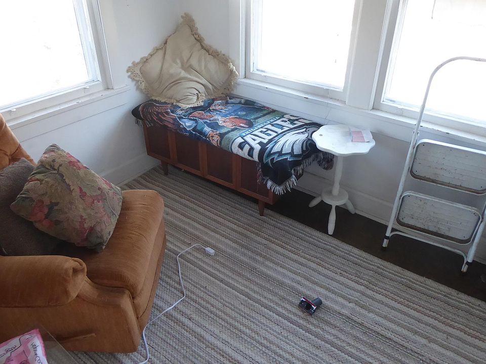 den, spare bedroom