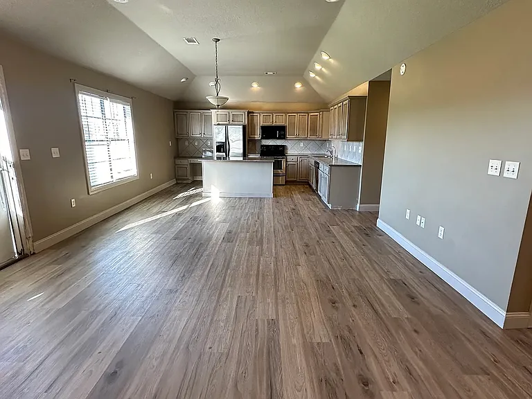 3621 Beacon St — Photo 6