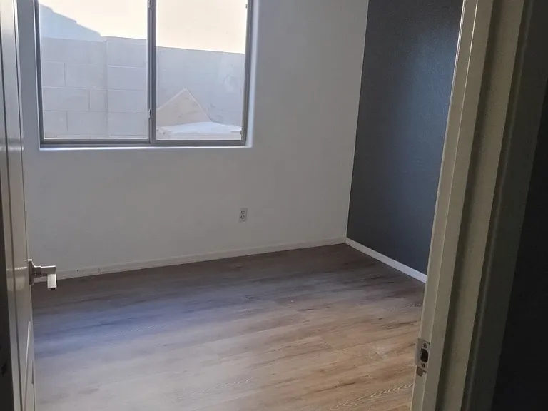 25876 W Elizabeth Ave — Photo 15