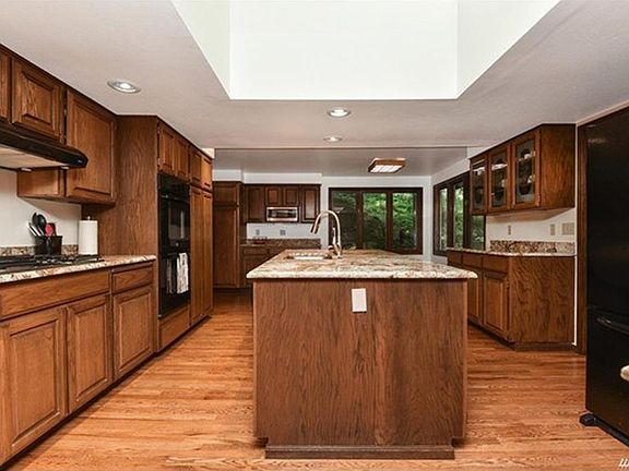 5th image of 24434 SE Mirrormont Blvd