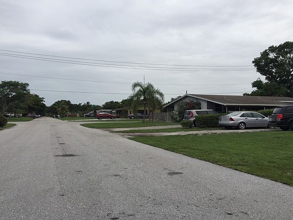 5th image of 2220 N 61st Ter
