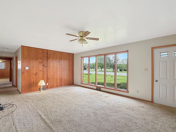 3rd image of 303 Waterford St