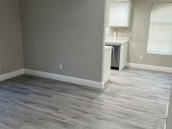 3rd image of 517 Indian Bluff St