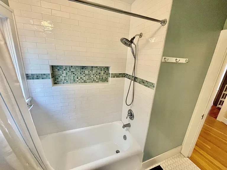 6976 NE Stanton St — Photo 17
