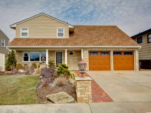 131 Scott Dr, Atlantic Beach, NY 11509