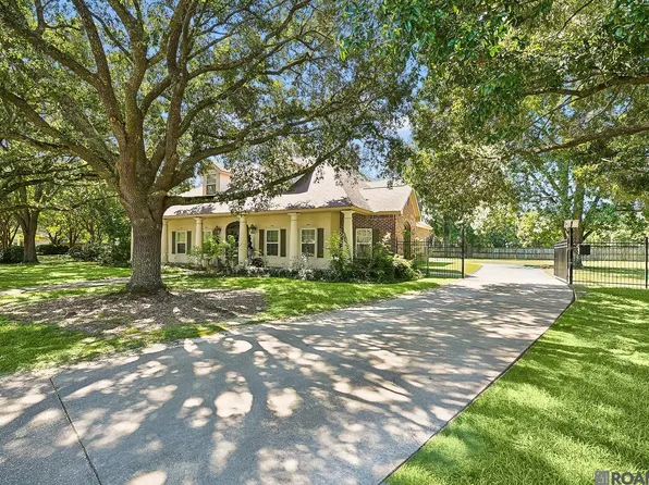 1201 Mills Pointe Dr, Zachary, LA 70791