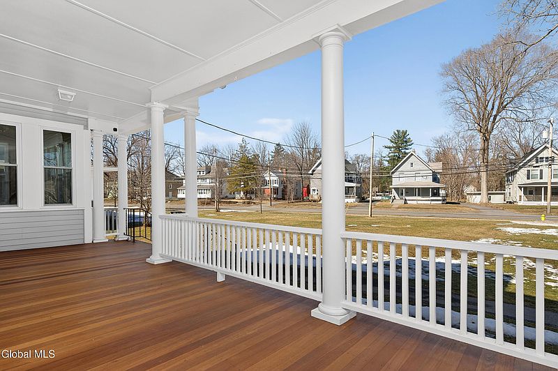 4th image of 484 Kenwood Avenue