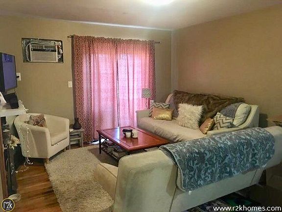 2nd image of 3018 23rd St APT 4F