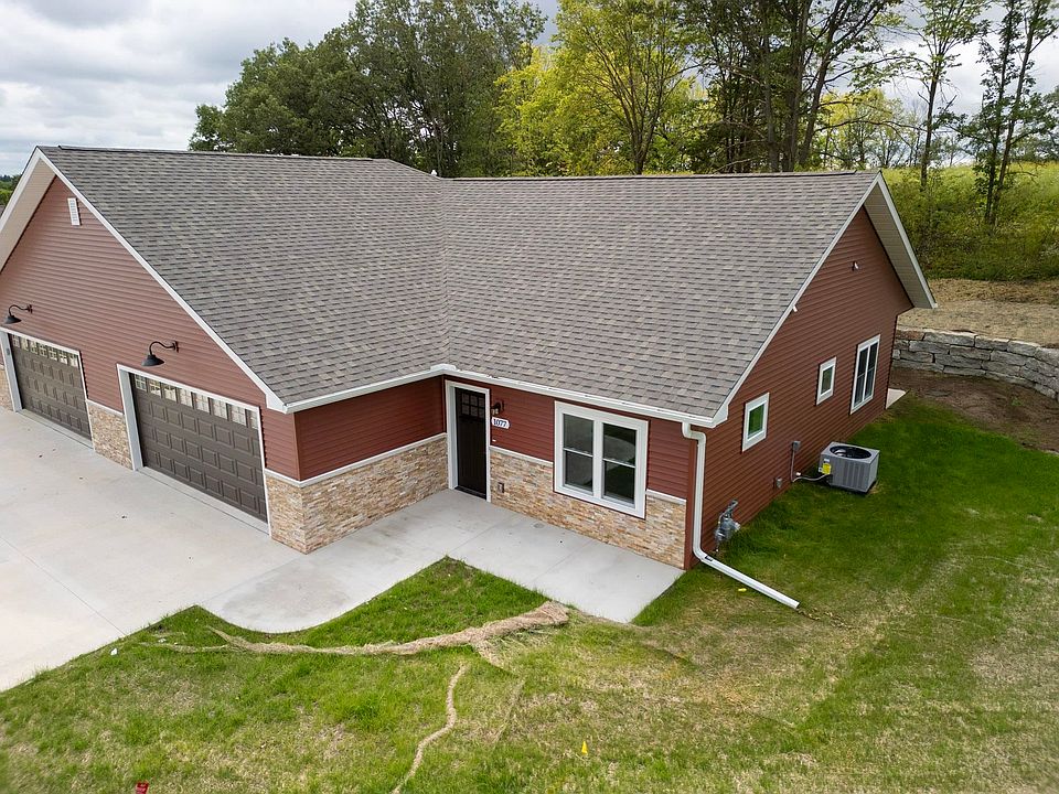 1st image of 1077 Rusalka Cir