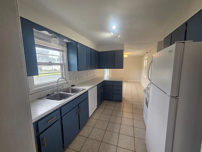 3703 W Rockwell Ave — Photo 9