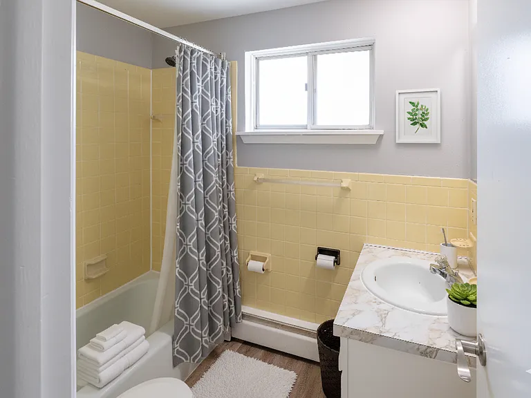 Washington Square Apartments — Photo 14