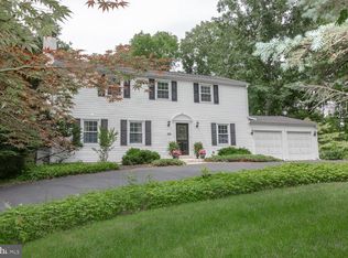 565 W Wayne Ave, Wayne, PA 19087