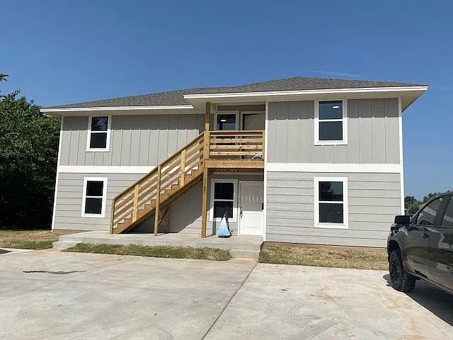 1101 N Fretz Ave #200