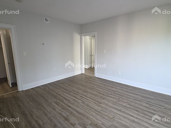4th image of 1006 Main St #6