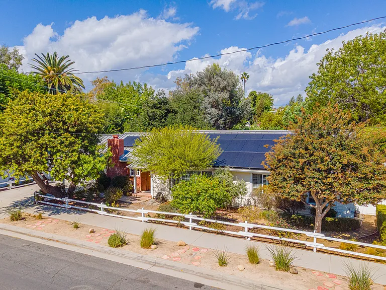 13843 Milbank St — Photo 37