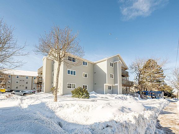 3rd image of 182 Farnham Gate Rd #204