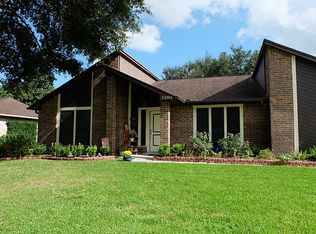 1302 Piney Woods Dr, Friendswood, TX 77546