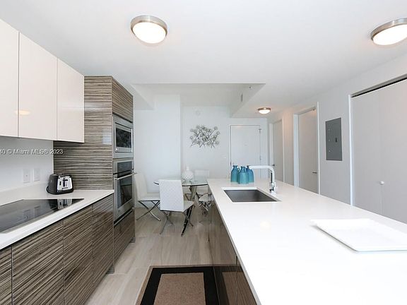 5th image of 460 NE 28th St APT 3007