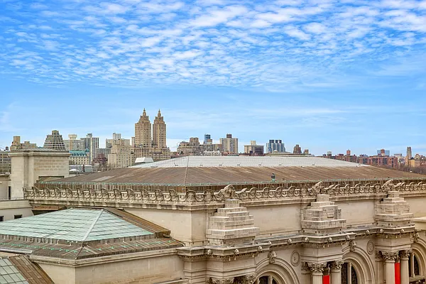 Sold by Sotheby's International Realty | media 12