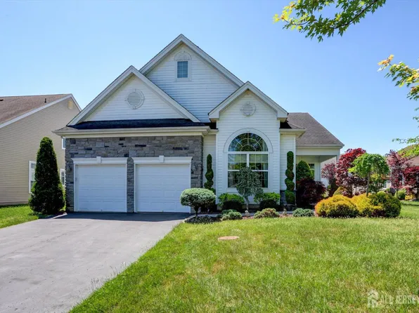 7 Jester Ct, Monroe Township, NJ 08831