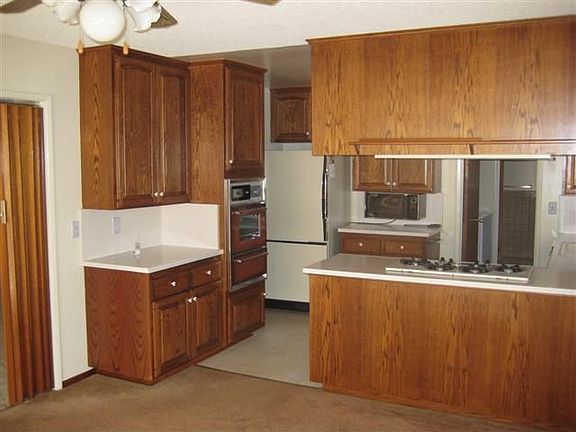 4th image of 17813 Thornlake Ave